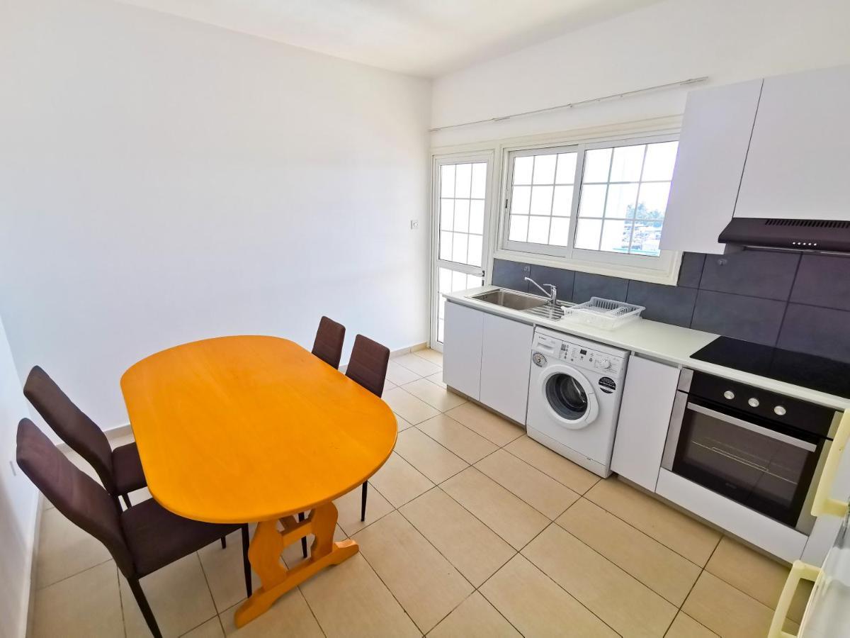 Off Course Seaview Apartment Ларнака Экстерьер фото