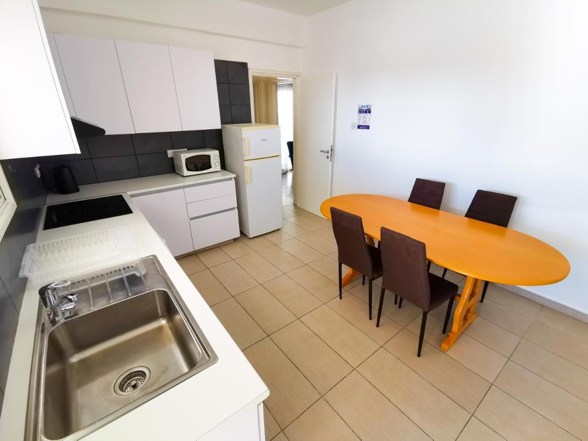 Off Course Seaview Apartment Ларнака Экстерьер фото